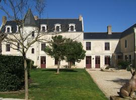 Gites Aubelle - La Maison Aubelle، فندق بالقرب من Château de Montreuil-Bellay، مونتري-بيلاي