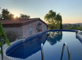 Cosmema House 1 Hot tub and swimming pool villa, Ferienunterkunft in Stroumbi