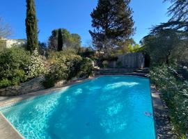 LES ACANTHES - Private house with swimming pool, vacation home in Nîmes