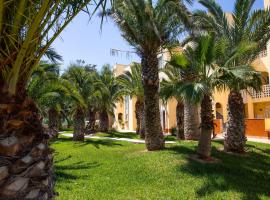 Lively Apartment in Andaluc a with Large Pool, apartemen di Las Salinas