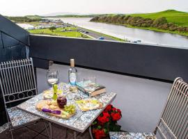 Ocean View Penthouse, The Harbour Mill, Westport, hotel i nærheden af Clew Bay Heritage Centre, Westport