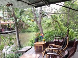 Aple Homestay, hotel a Amphawa