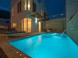 Sunny Bo Villa with a heated pool and rooftop jacuzzi, hotel with jacuzzis in Kaštela