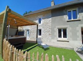 Gîte de la Motte – hotel z jacuzzi w mieście Coudeville