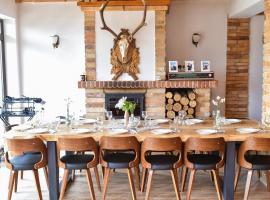 PANORAMIC Sus In Deal，位于下维谢乌乡的带热水浴缸的酒店