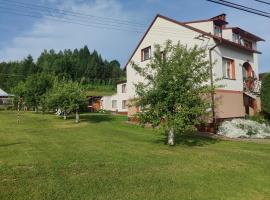 Przy Winogronie, holiday park in Uherce Mineralne