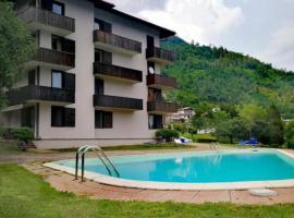 Appartamento Residence Castel Carlotta, hotel with pools in Levico Terme