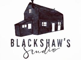 Blackshaw's Studio, villa in Scolboa