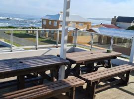 HERMANUS , SANDBAAI holiday house، فندق في هيرمانوس