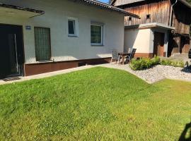 Ferienhaus Rafaela mit Privatstrand, hotel bajet di Ledenitzen