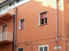 Appartamento In Paese – apartament w mieście Niscemi