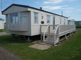 Lyntons 3 bedroom caravan pets stay free, dvalarstaður í Heacham