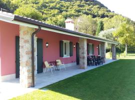 Cottage Capre, casa o chalet en Garda