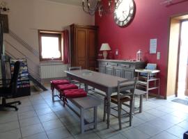 Gîte à deux pas de l'horloge, alojamiento con cocina en Senzeille