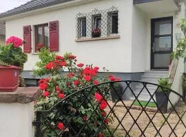 Colmar Room,chambre privée chez l'habitant,parking voiture devant la maison,garage moto et vélo