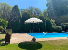 Villa de Nachtegaal, hotel com piscina em Naarden