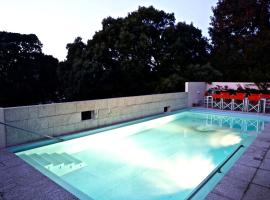Liiiving in Moledo - Countryside Pool Villa, hotel cu parcare din Cristelo