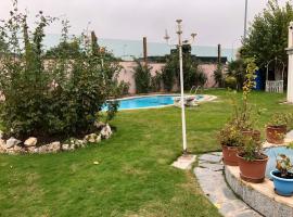 Luxurious 5 Bedroom Apartment in Moncloa-Aravaca, family hotel in Madrid