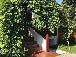 Domek Cicho Sza, hotel en Rożdżały