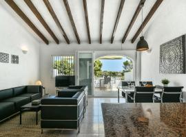 Modern stylish bungalow in Moraira, obiteljski hotel u gradu 'Moraira'