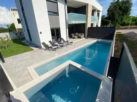 Villa Lighthouse mit Pool und Jacuzzi, hotel di Basanija