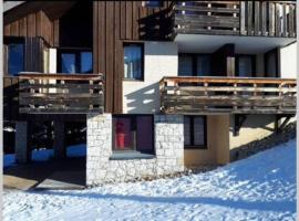 Appartement confortable face à la montagne: Aime La Plagne, Fornelet Ski Lift yakınında bir otel