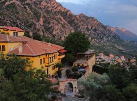 Rooms Merlika -Inside the Castle-, vacation rental in Krujë