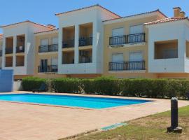 Apartamento piscina 5 minutos praia, hotell med parkering i Alcantarilha