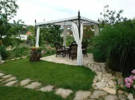 Apartments and rooms Frane - with garden
