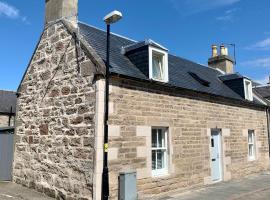 Rileys Cottage Nairn、ネアンにあるネアン・ダンバー・ゴルフクラブの周辺ホテル