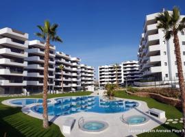 Beautiful apartment close to the sea, hotel em Arenales del Sol