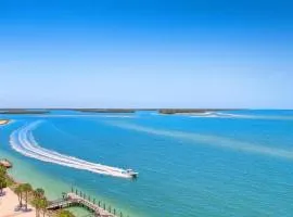 Top floor beachfront condo with ocean views/pool/spa