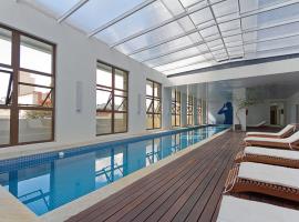 ALTO PADRÃO! Shop. Estação. Piscina, sauna, academia. NOVO!, hotel v destinaci Curitiba