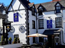 The Crown Hotel, hotel dengan parkir di Corwen