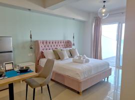 Epipleon Luxury Suites -106- Δωμάτιο 40τμ με βεράντα 45τμ μπροστά στην θάλασσα, khách sạn giá rẻ ở Nafpaktos