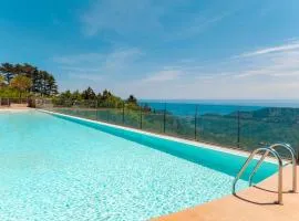 Albatros - swimming pool with sea view and terrace
