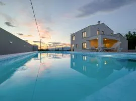 NEW Villa Buterin with heated pool