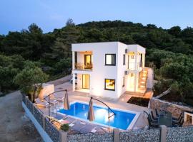 Luxury Apartments Mauro with Heated Pool, khách sạn sang trọng ở Božava