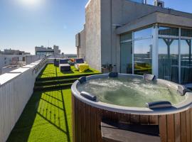 Skyhouse Riga Private Penthouse and SPA, hotel cerca de Aeropuerto internacional de Riga - RIX, 