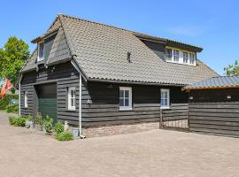 Awesome Home In Udenhout With House A Panoramic View, lavprishotell i Udenhout