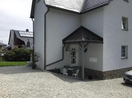 Ferienwohnung Erzgebirgsblick, hotel com estacionamento em Thermalbad Wiesenbad