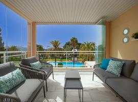 Las Palmeras Beach with Community Pool, hôtel à La Herradura