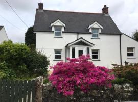 Rose Cottage room Bee Happy, hotel with parking in Newquay