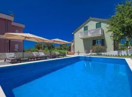 Dandy apartment with pool 2 bedrooms