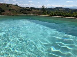 Al Poggio dei 4 Borghi, farm stay in Monterubbiano