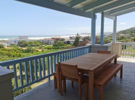 A WAVE FROM IT ALL, holiday home in Oyster Bay