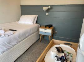 Room Only Rental 9 Former Hotel with Self Entry Key, hotell i Pevensey