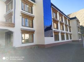 Swastika mountain View resorts lamayuru, hotel v destinaci Lāmayūrū