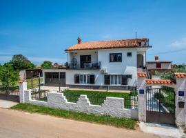 House Nada apartman, hotel a Muntić