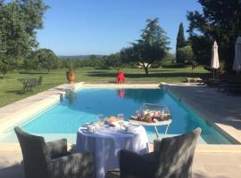 La Fontaine des Oliviers, hotel with parking in Blauzac
